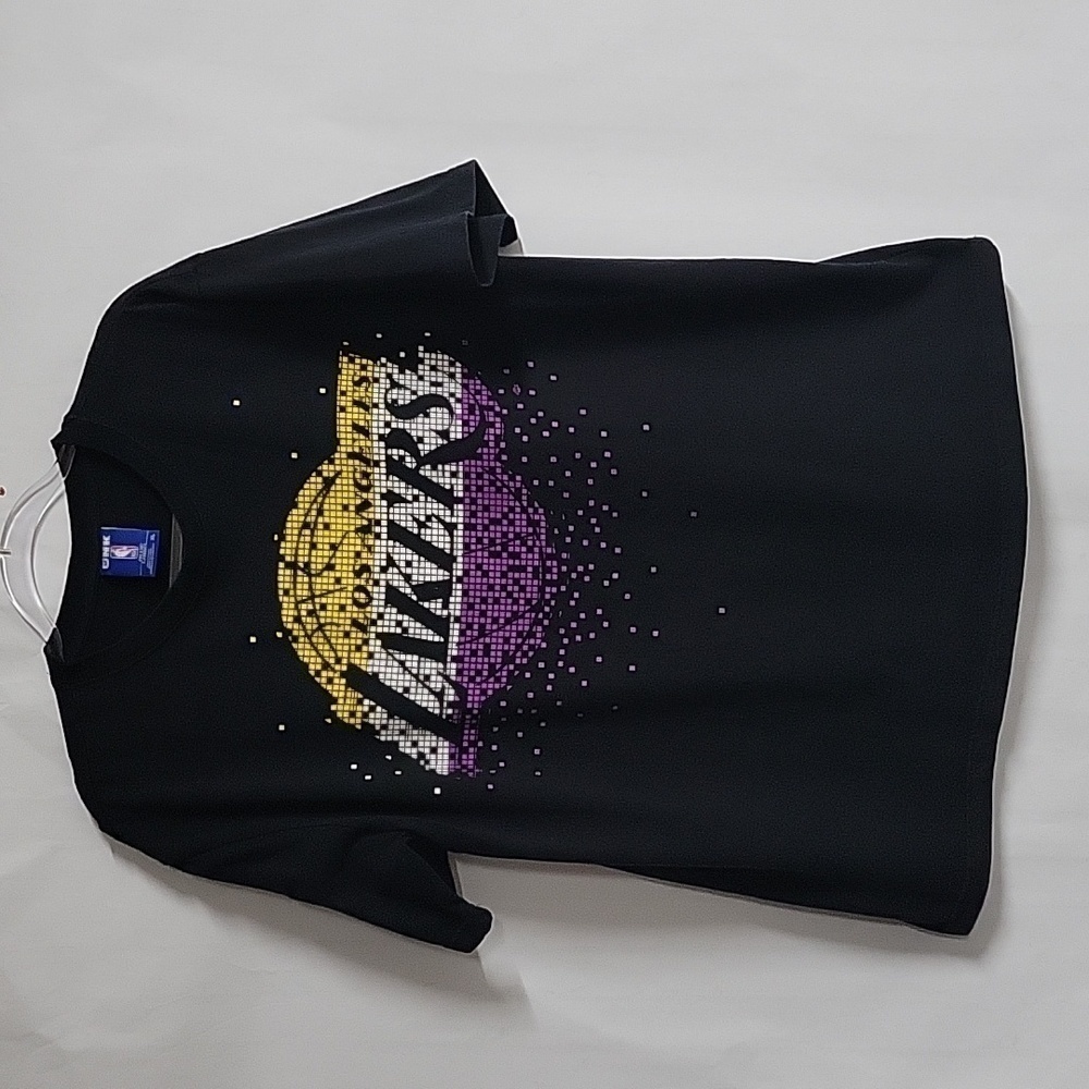 Los Angeles Lakers Men's Graphic Black T-Shirt, Short-Sleeved, Size XL